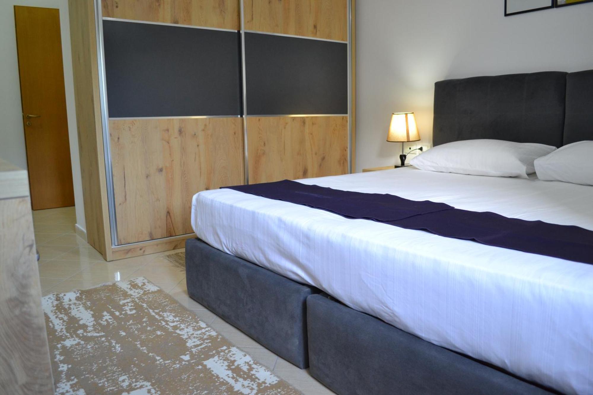 Seaview Gateway 2 Bedrooms Apartment & Garage Vlore Exterior photo