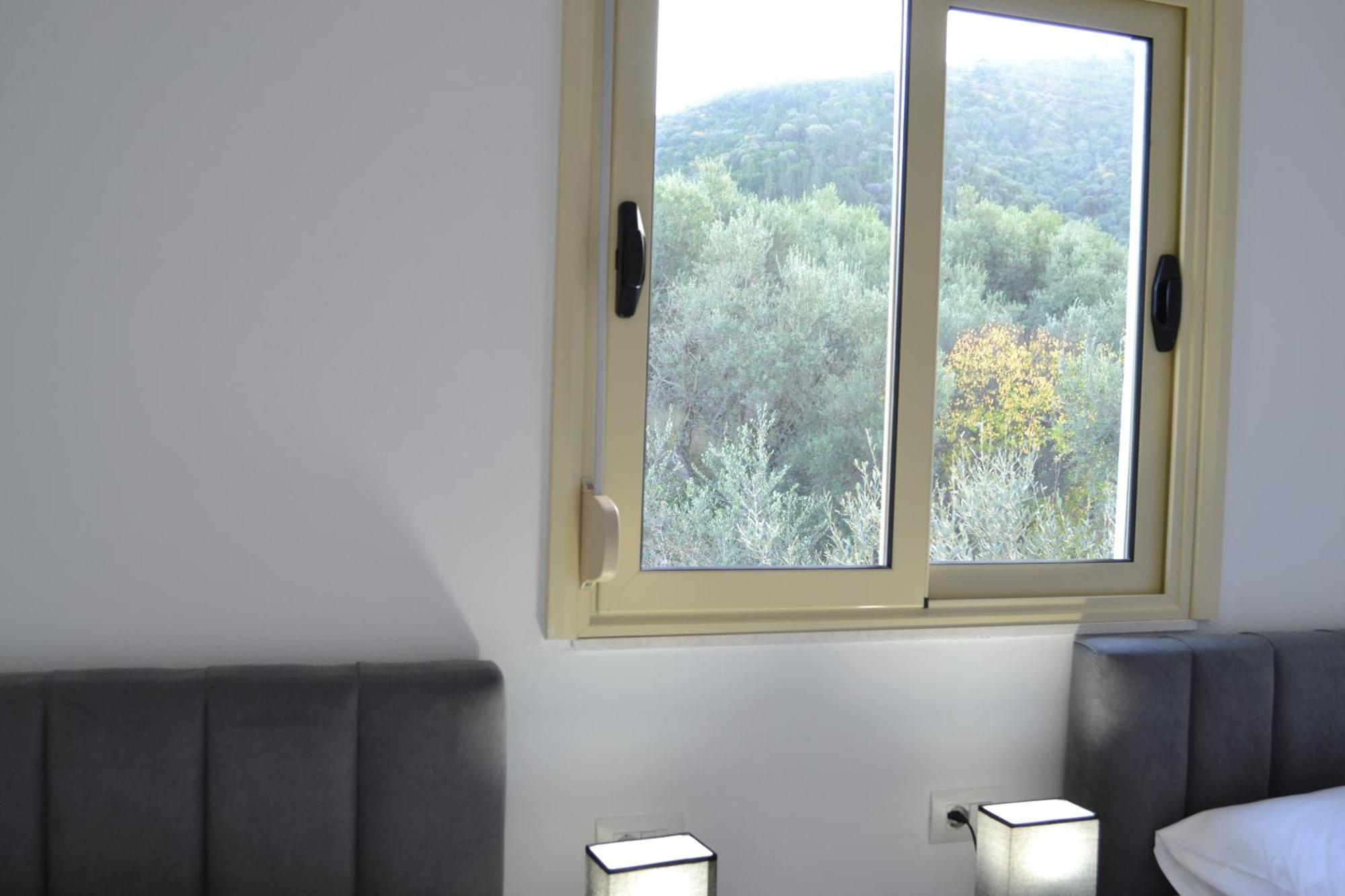 Seaview Gateway 2 Bedrooms Apartment & Garage Vlore Exterior photo
