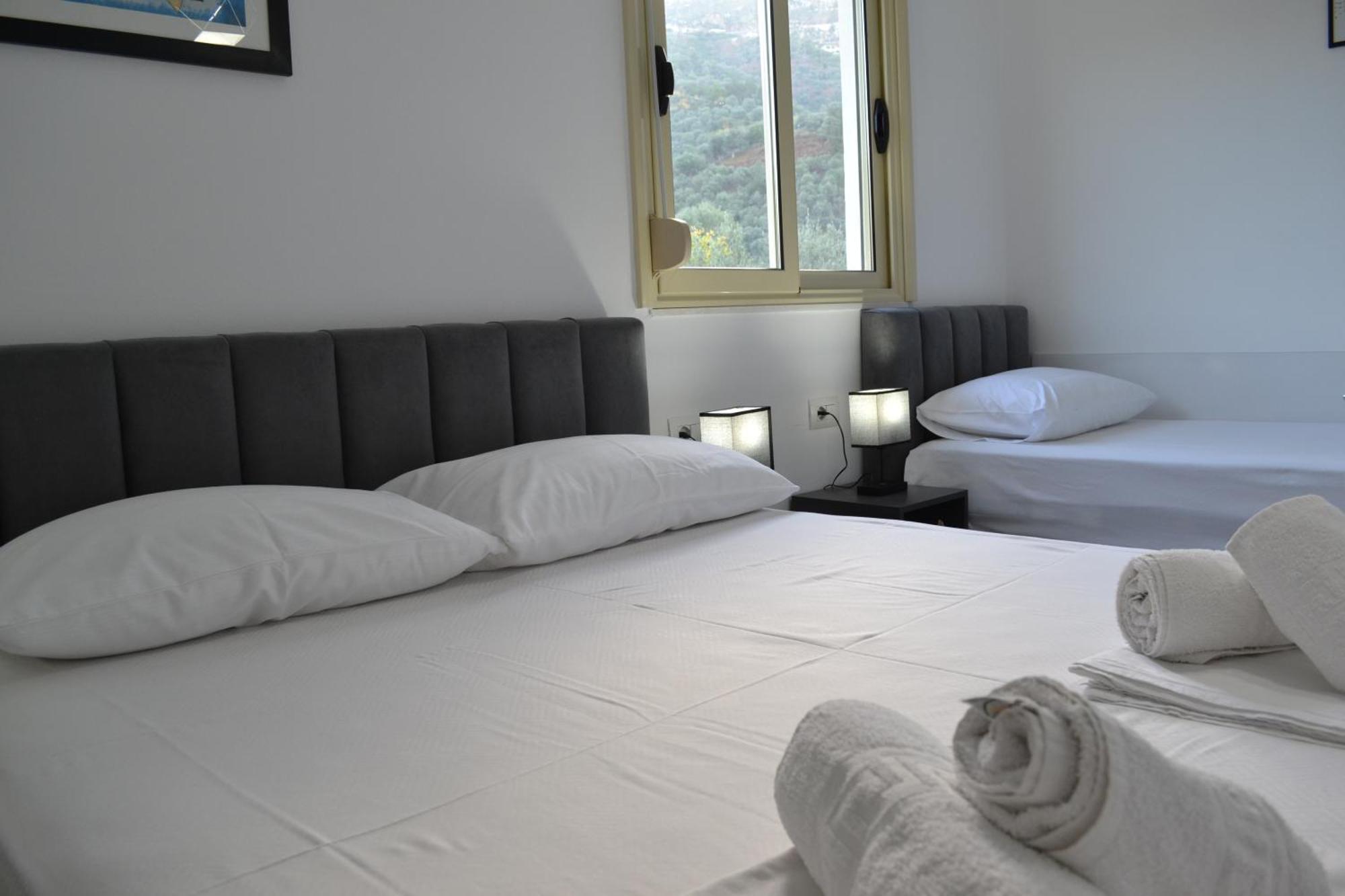 Seaview Gateway 2 Bedrooms Apartment & Garage Vlore Exterior photo