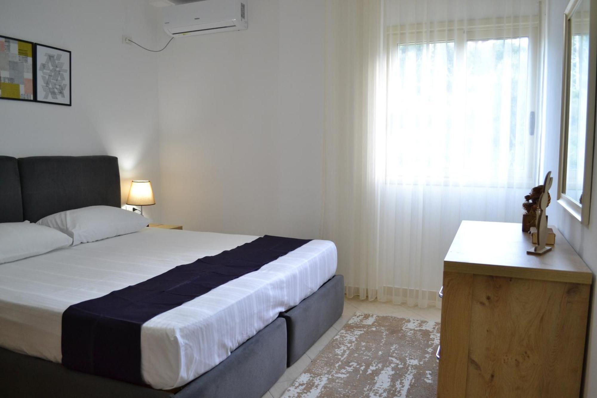 Seaview Gateway 2 Bedrooms Apartment & Garage Vlore Exterior photo
